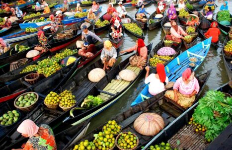 Pasar terapung di Banjarmasin